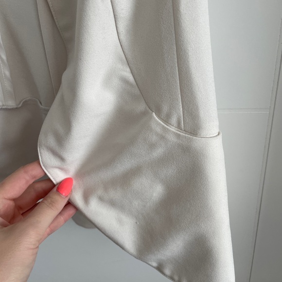 Dynamite white blazer vest with pockets size small. Gently worn. - Picture 4 of 4